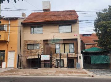 Casa · 236m² · 6 Ambientes · 1 Cochera · Casa Chalet en Venta en Olivos, Vicente López, G. B. a. Zona Norte