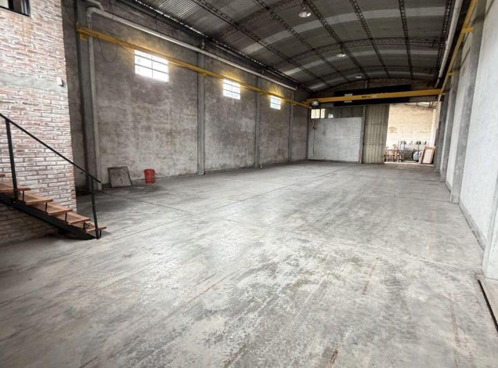 Bodega-Galpón · 240m²
