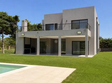 Casa · 240m² · 5 Ambientes · 2 Cocheras · Casa en Alquiler en Campo Grande, Pilar, G. B. a. Zona Norte