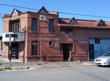Casa · 290m² · 5 Ambientes · Casa en Venta - 4 Dorm. 3 Baños - 200 m - Tandil