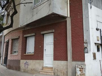 Casa de 3 ambientes, Córdoba · Casa en Alquiler Sobre Av Principal!