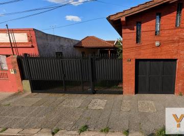 Casa · 250m² · 6 Ambientes · 2 Cocheras · Casa de 250 m² con 5 Dorm., Suite y 2 Cocheras en Berazategui