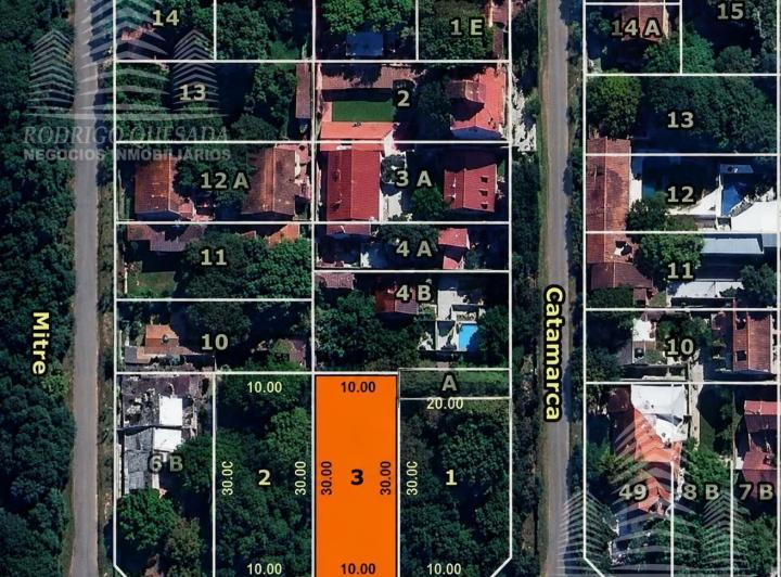 Terreno · 300m² · 10 Ambientes · 2 Cocheras