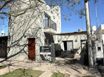 Casa · 261m² · 8 Ambientes · 1 Cochera · Venta Tres Propiedades en un Mismo Terreno. Venado Tuerto