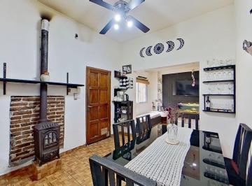 Casa · 225m² · 4 Ambientes · 1 Cochera · Venta Casa 4 Amb Cochera Patio Local Quilmes