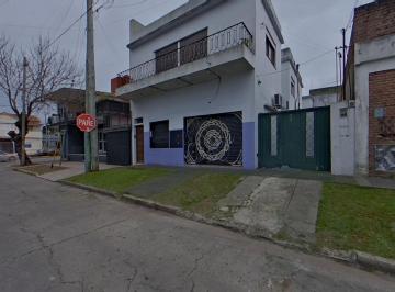 Casa · 225m² · 4 Ambientes · 1 Cochera · Venta Casa 4 Amb Cochera Patio Local Quilmes