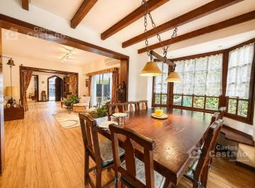 Casa · 236m² · 6 Ambientes · 4 Cocheras · Chalet de Estilo y Categoría en Vicente López
