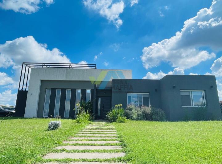 Casa · 150m² · 4 Ambientes · 2 Cocheras