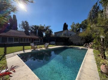 Casa de 6 ambientes, San Isidro · Venta Amplia Casa 6 Amb con Jardin Pileta Parrila y Cochera en San Isidro