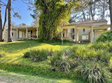 Casa · 317m² · 6 Ambientes · 2 Cocheras · Manantiales Venta Casa Jardin Tm