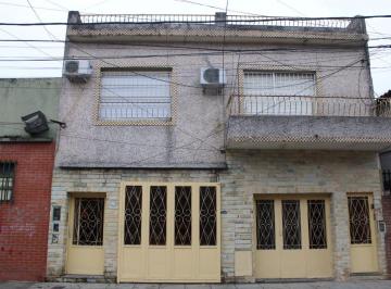 PH de 1 ambiente, Tres de Febrero · Un Ambiente Amplio Divisible con Fondo y Lavadero, Entrada por Pasillo Al Fondo