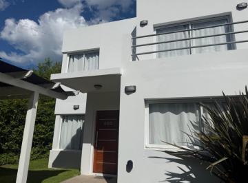 Casa · 140m² · 4 Ambientes · 1 Cochera · Casa en Mar de Ostende