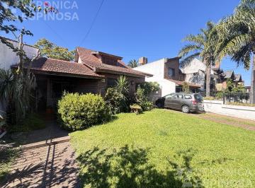 Casa · 191m² · 5 Ambientes · 3 Cocheras · Casa de Cinco Ambientes en Venta. Castelar Sur