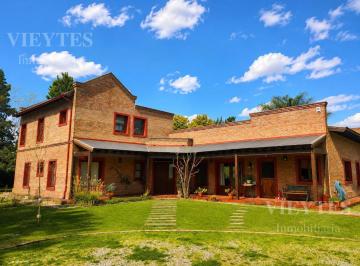 Casa · 234m² · 3 Dormitorios · 1 Cochera · Casa en Venta en Barrio Privado Colonia de Chacras