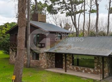 Casa · 1173m² · 6 Ambientes · Codigo 50 - Acacia y Bigua
