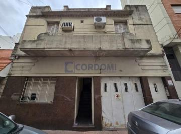 PH · 93m² · 3 Ambientes · 1 Cochera · Venta de PH en Lanús de 3 Ambientes con Garaje y Terraza Propia a 1 Cuadra de Av 25 de Mayo