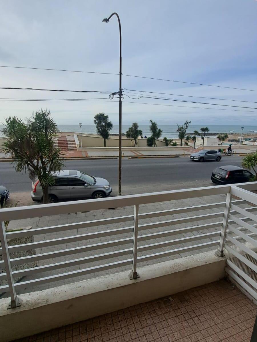 Depto 4 amb, 85m² en La Perla — Boulevard marítimo