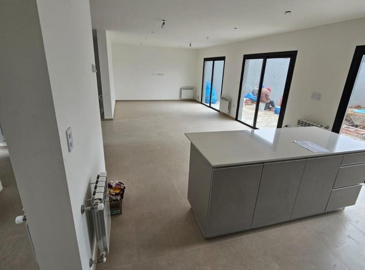 Casa · 166m² · 5 Ambientes · 2 Cocheras