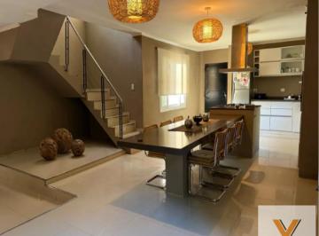 Casa · 333m² · 6 Ambientes · Casa en Venta - 5 Dorm. 4 Baños - Cochera - 1.645 m² - Lobos