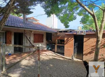 Casa · 240m² · 10 Ambientes · 4 Cocheras · Casa en Venta - 9 Dorm. 8 Baños - Cocheras - 400 m² - Las Toninas