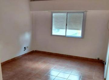 Casa · 200m² · 5 Ambientes · 1 Cochera · Casa en Venta - 4 Dorm. 3 Baños - Moreno