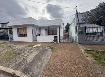 Casa de 3 ambientes, Quilmes · Casa 3 Ambientes con Amplio Jardin!
