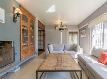 PH · 220m² · 6 Ambientes · 2 Cocheras · Venta PH Estilo Casa, 6 Ambientes, Cochera, Pileta, Parrilla y Terraza en Martinez.