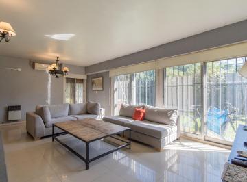 PH · 220m² · 6 Ambientes · 2 Cocheras · Venta PH Estilo Casa, 6 Ambientes, Cochera, Pileta, Parrilla y Terraza en Martinez.