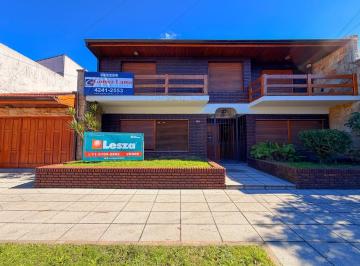 Casa · 221m² · 4 Ambientes · 2 Cocheras · Casa en Venta en Lanus Oeste Apto Credito