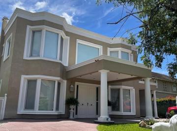 Casa · 207m² · 5 Ambientes · 5 Cocheras · Pilar Galapagos Diseño - Calidad Venta U$d 410.000.