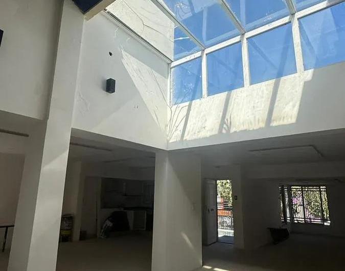 Casa · 330m² · 7 Ambientes · 1 Cochera