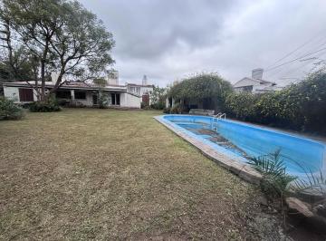 Casa · 880m² · Casa a Refaccionar - Terreno Apto Duplex en Jardin Claret