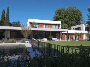 Casa · 500m² · 8 Ambientes · Casa Chalet en Venta en Altos del Pilar, Pilar, G. B. a. Zona Norte