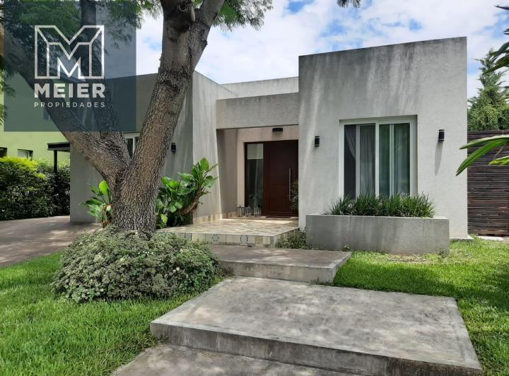 Casa · 120m² · 4 Ambientes · 3 Cocheras