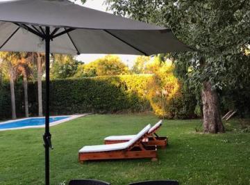 Casa · 200m² · 6 Ambientes · 3 Cocheras · Casa en Venta Campos de Echeverria Canning
