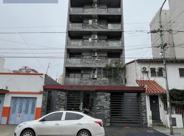 Departamento · 47m² · 2 Ambientes · 1 Cochera · 2 Ambientes en Alquiler con 2 Balcones, Cochera Cubierta y Suite – Quilmes Centro