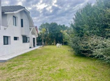 Casa · 350m² · 7 Ambientes · 1 Cochera · Casa en El Sosiego