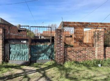 Casa · 43m² · 2 Ambientes · 2 Cocheras · Casa en Venta a Reciclar La Plata
