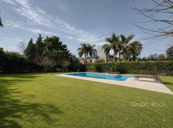 Casa · 1100m² · 5 Ambientes