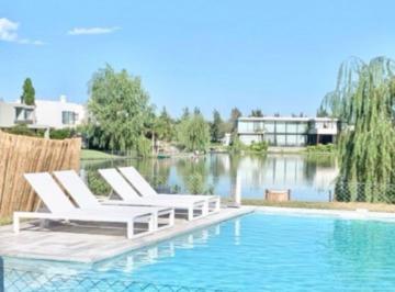 Casa · 360m² · 6 Ambientes · 1 Cochera · Casa Chalet en Alq. Temporario en Lagos del Norte, Don Torcuato, Tigre