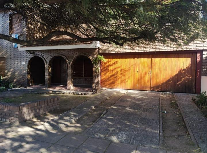 Casa · 356m² · 4 Ambientes · 2 Cocheras