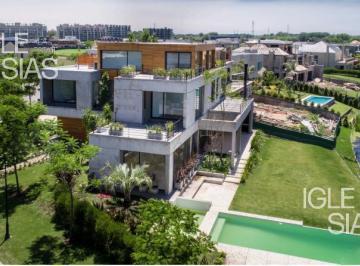 Casa · 490m² · 7 Ambientes · 3 Cocheras · Casa en Venta Al Lago - Lagos del Golf, Nordelta