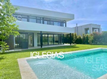 Casa · 395m² · 10 Ambientes · 3 Cocheras · Casa en Venta en Los Castores, Nordelta