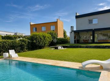 Casa · 170m² · 4 Ambientes · Casa en Venta en Santa Elena, Pilar del Este, Pilar