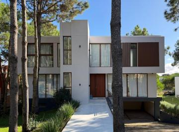 Casa · 244m² · 6 Ambientes · 2 Cocheras · Casa en Venta, Barrio Maritimo I, Lote 23, Costa Esmeralda