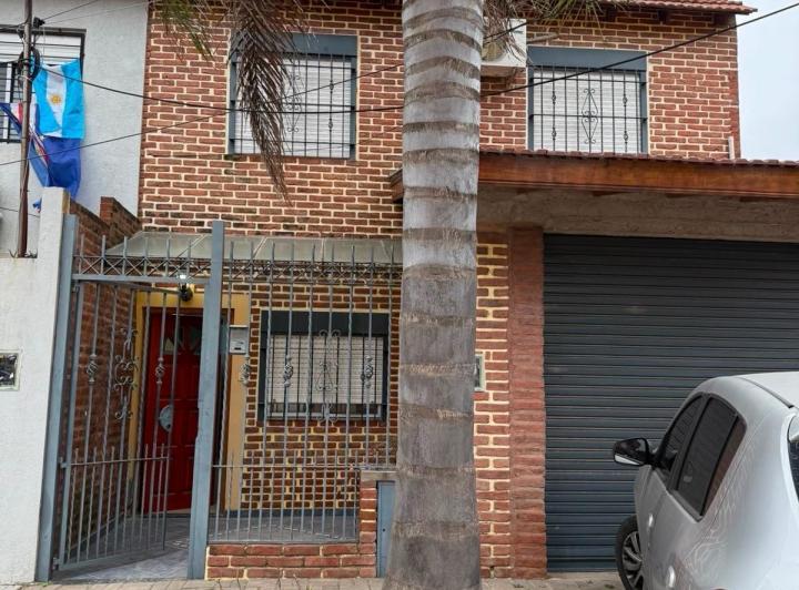 Casa · 100m² · 4 Ambientes · 1 Cochera