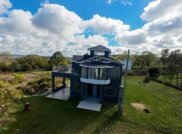 Casa · 221m² · 5 Ambientes · 1 Cochera · Casa 5 Ambientes a Estrenar Villa del Lago Tandil