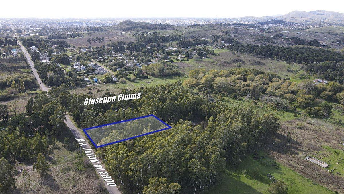 Amplio terreno en zona La Elena, 2462 m² sobre Av. Jujuy