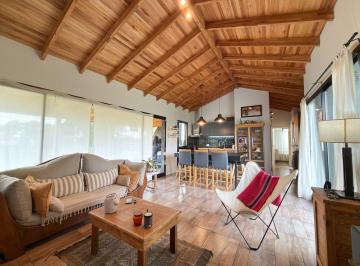 Casa · 95m² · 3 Ambientes · Casa 2 Dorm. Venta Tandil con Pileta