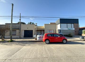 Casa · 100m² · 3 Ambientes · 1 Cochera · Casa en Venta 2 Dorm. Barrio Villa Aguirre